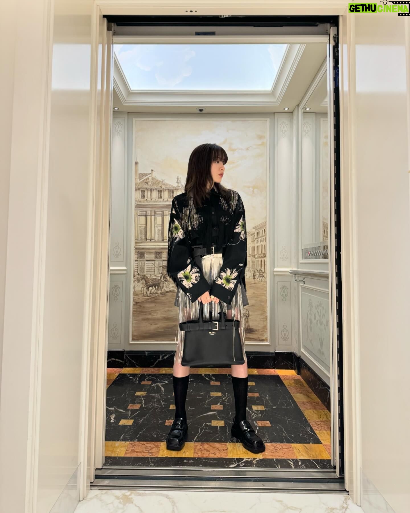 Mei Nagano Instagram - ・
PRADA🎀🧡🌹
#PradaFW24