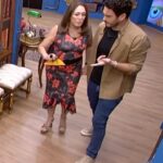 Susana Vieira Instagram - #VAMOINVADIRSUACASA 🏠 • O Invasor @omarcosveras e a convidada MA-RA-VI-LHO-SA @susanavieiraoficial tiveram que sair correndo da casa, mas deu tempo de deixar um recadinho pros brothers e sisters! ✉️👀 #BBB24 #RedeBBB