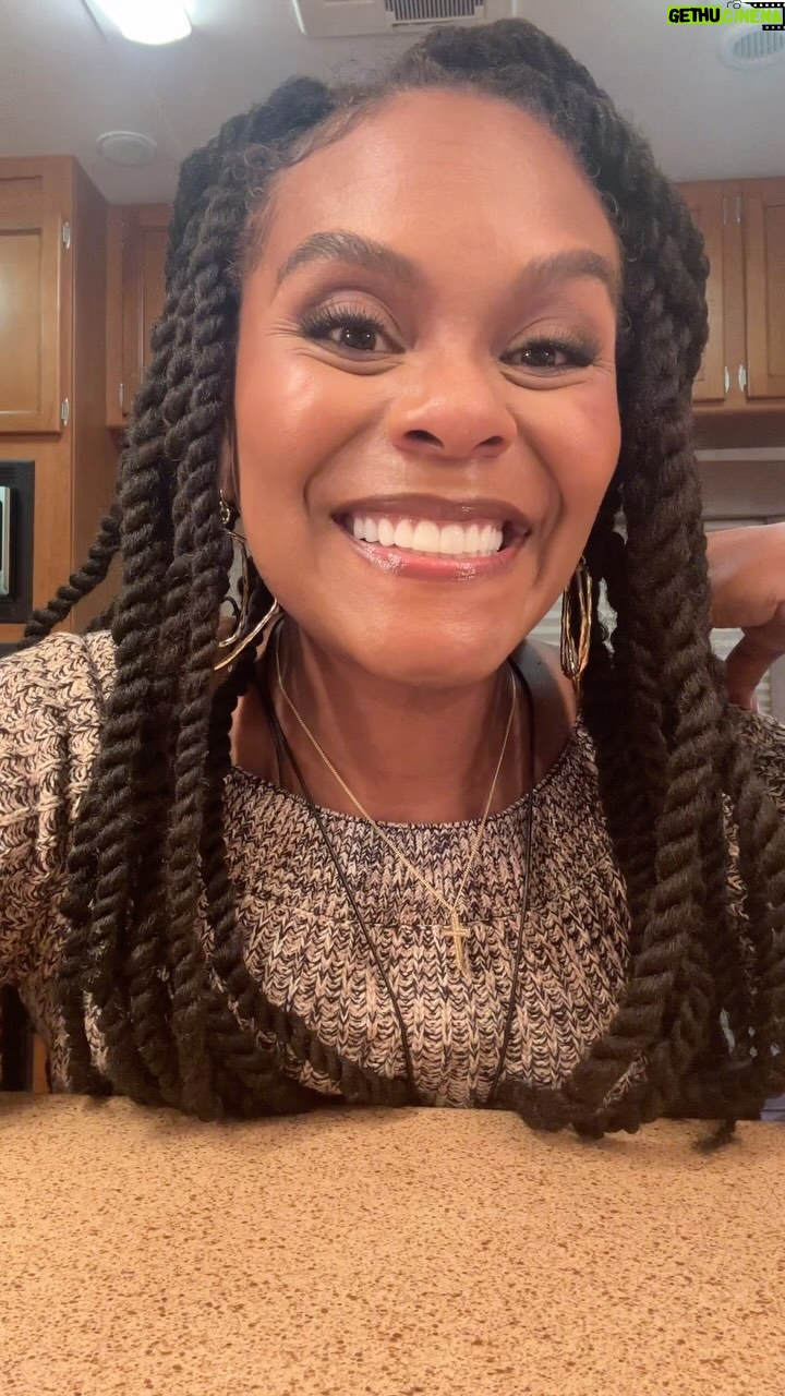 Tabitha Brown - 94.5K Likes - Afternoon TSA: Rest is also part of the workโค๏ธ. Make sure you are doing that part too๐. Love yall! #tabithabrown #spreadlove #rest
Make up by @_cincodemaya