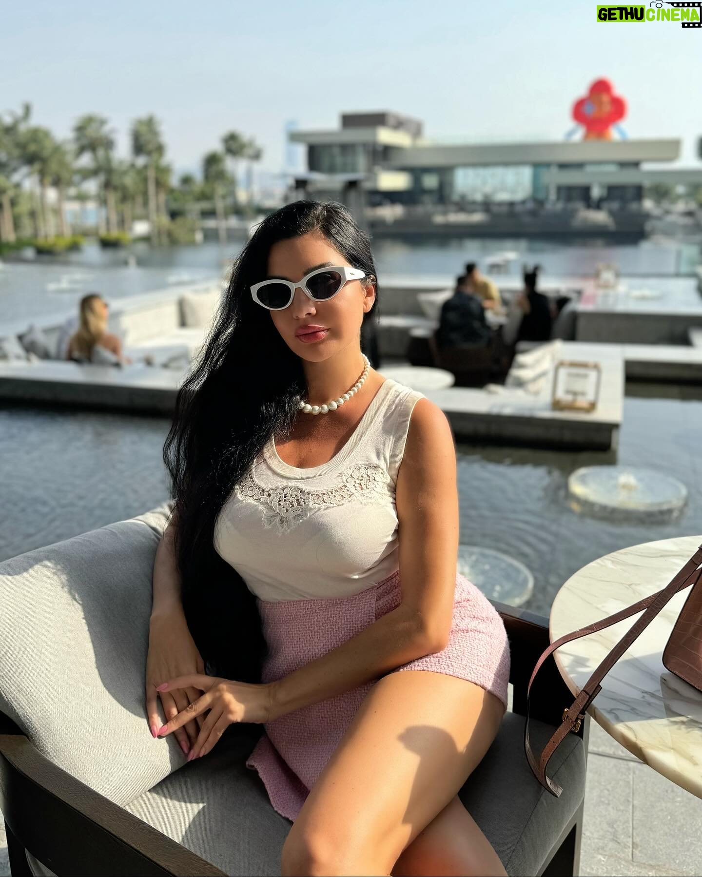 Lamitta Frangieh Instagram - Soft & beautiful day @atlantistheroyal š·
.
.
.
#weekendvibes #atlantistheroyal #dubai#luxurylifestyle #peaceofmind #lamittafrangieh #february #love #peace #chill #entreprenuerlifestyle #beautifuldestinations