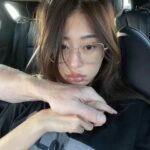 Keerati Mahapreukpong Instagram - Mental health journey |  จาก depression / PMDD / เข้าสู่ panic disorder 🤍 

ในตลอดระยะเวลา 9 เดือน ที่ทำความรูัจักกับ โรคใหม่ .. รักษา .. ปรับตัว. เราได้เจอ และได้คุยกับคนที่ เป็นแบบเดียวกันจำนวนเยอะมากจนน่าตกใจ. จากที่เคยต่อสู้กับ ดีเพรส มา อยากบอกว่า แพนิค น่ากลัวไม่แพ้กัน. 

ความกลัว และอาการทางร่างกาย กระทบต่อการใช้ชีวิตมากๆ มันทำให้เรา ไม่กล้าออกไปไหน ไม่กล้าใช้ชีวิตคนเดียว ไม่กล้าแม้กระทั่งขับรถ เพราะกลัวว่าอาการจะมา โดยเฉพาะในช่วงเวลาสำคัญ. สุขภาพก็อ่อนแอลงมาก มีปัญหาเรื่องการนอนรุนแรง และ น้ำหนักตัวที่ลดลงอย่างน่าตกใจ . 

ยิปทำอีพีสรุปอาการ / วิธีการที่ใช้ดีลกับอาการไว้ให้แล้วใน you tube #ไหนเล่าซิ๊ นะ 🫶🏽

ขอฝากโพสต์นี้ไว้เพราะอยากให้หลายๆคน aware กับ เรื่อง mental health ทุกชนิด. หมั่นเช็คตัวเอง.. เคลียร์พลังงานลบๆ. เคลียร์ใจ คุยกับตัวเองบ่อยๆ. และอยากให้ทุกคนช่วยเป็น support system ของกันและกันนะ :-)) 🩵🩵🩵✨

สุดท้าย เราขอขอบคุณมากๆ สำหรับ support system ในชีวิตของเรา .. 🤍 ป๊า ม๊า โซ . นิค. เนะ ปาย . และเพื่อนๆอีกหลายคน ที่ทำให้เหตุการณ์ยากๆ และน่ากลัวนี้ เบาลงไปได้เยอะ..
ขอบคุณนะ.. 🫶🏽🥹