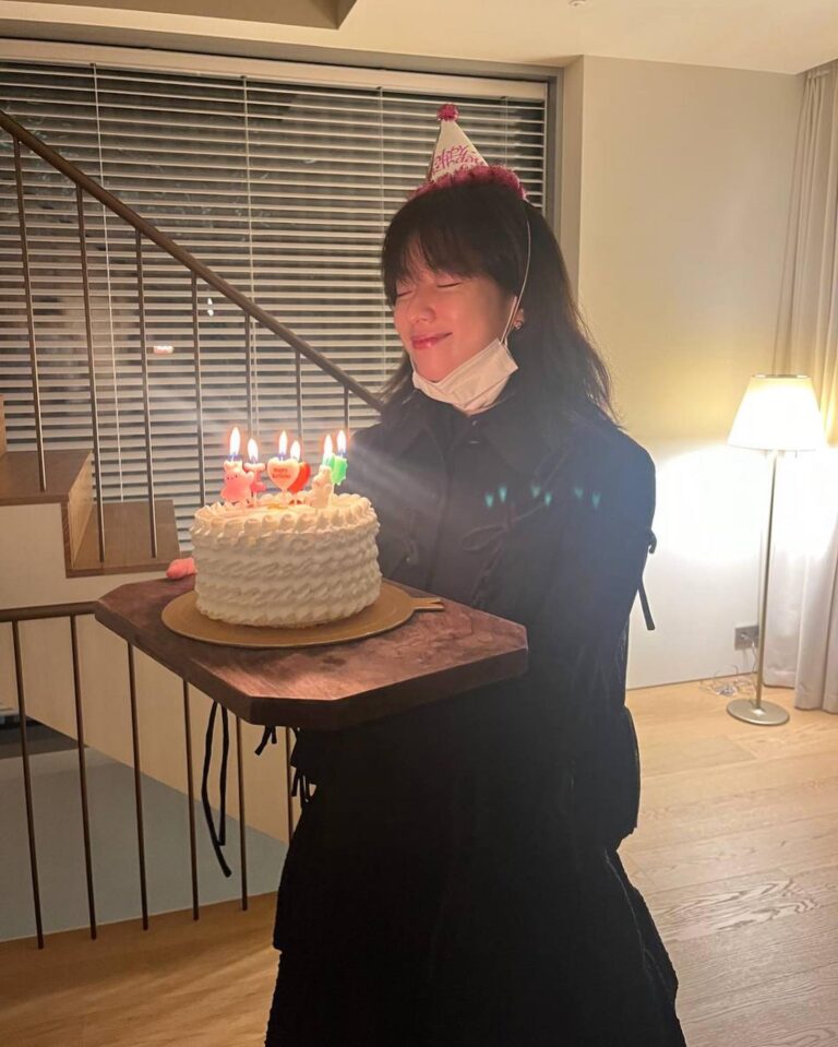 Han Hyo-joo Instagram - Thank you so much for celebrating my birthday. 🤍