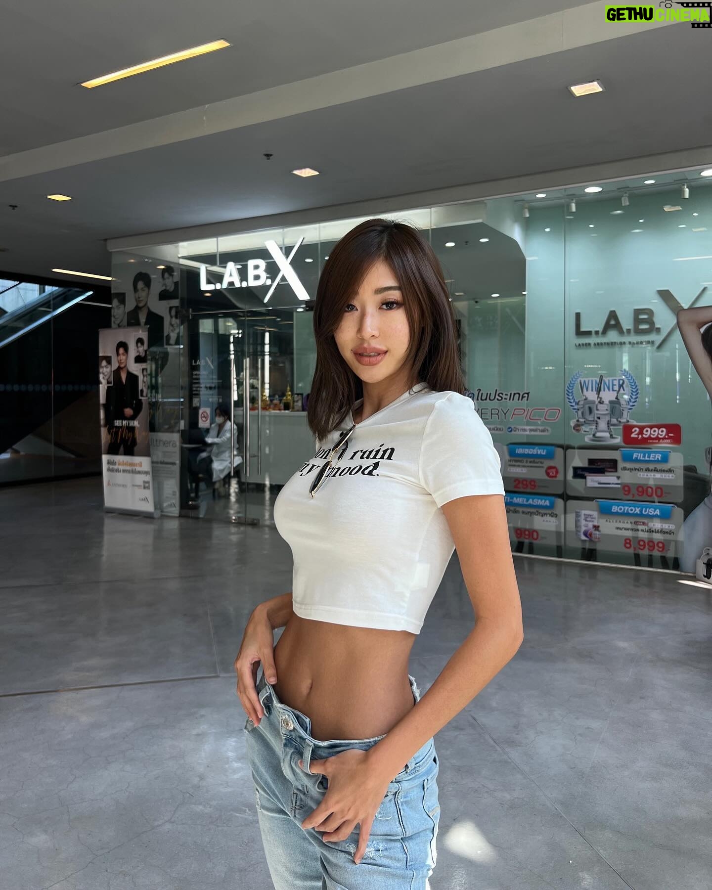 Keerati Mahapreukpong Instagram - Hello Bangkok, 👋🏽 กลับมาจากทริป SA รีบวิ่งเข้า Lab อย่างไวเลยครัช~ 🤍🧑🏻⚕️ กู้ร่าง กู้ผิว ที่เดียวจบ 🫶🏽🩵 @labxclinic