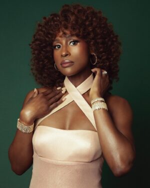 Issa Rae Instagram - @off____white x @sagawards
—
📸: @bokocecile 
👩🏾‍🦱: @felicialeatherwood 
💄: @joannasimkin 
👗: @therealwourivice
💅🏾: @eriishizu