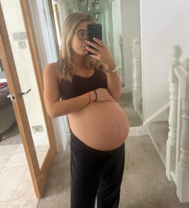 Dani Dyer Instagram - 9 months in & 9 months out🥹💗