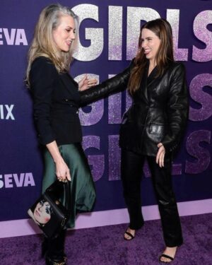 Sophia Bush Instagram - BREYTON 5EVA 🌟 I love a girls’ night in the city. We had the very best time supporting our dear @busyphilipps and this HILARIOUS show. #GIRLS5EVA you’re perfect.

Last slide proves me and @hilarieburton have been smooshing our faces together on red carpets for two decades now. I love us ❤️‍🔥