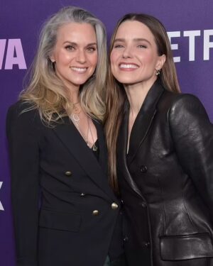 Sophia Bush Instagram - BREYTON 5EVA 🌟 I love a girls’ night in the city. We had the very best time supporting our dear @busyphilipps and this HILARIOUS show. #GIRLS5EVA you’re perfect.

Last slide proves me and @hilarieburton have been smooshing our faces together on red carpets for two decades now. I love us ❤️‍🔥