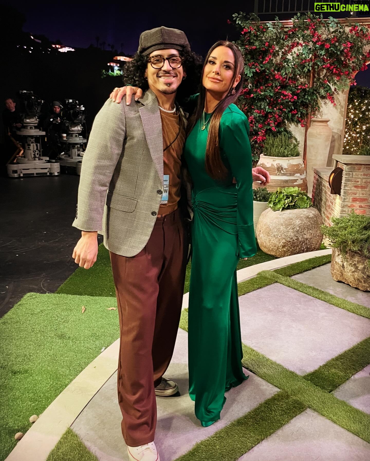 Kyle Richards Instagram - My 13th Reunion ✅
Make up @glambypamelab
Hair @princeangelll
Dress @victoriabeckham
Jewlery @lamuse.gems
Shoes @aquazzura 💚