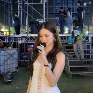 Violette Wautier Instagram - ถอนคำสาบโชว์ฝนเชียงใหม่💜

@omega 
 #OMEGAThailand #OMEGADeVille