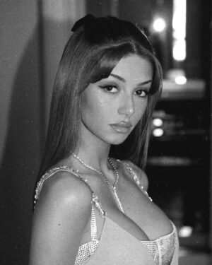 Mimi Keene Instagram - 🩶👗🩶