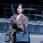 Park Ji-hu Instagram - @prada #PradaBuckle 💼📸