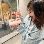 Han Hyo-joo Instagram – 봄이니까🌸

@versace 
#versacemedusa95 #versacess24