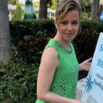 Elizabeth Banks Instagram - A weekend in Miami with @archerroosewines 💚 I had SUCH a blast serving up some cans at @sobewff with our founder and CEO @mariankleitner. Thank you to everyone who stopped by our booth and happy hour to taste the wines and say hello. We loved meeting all of you and can’t wait for next year! #sobewff