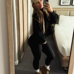 Mandy Rose Instagram - Photo dump! 🌹 ➡️ What an amazing weekend in Manchester, UK 🇬🇧 ! Can’t express how grateful I am for all my fans all around the world ❤️🙏🏻🥹

Thank you @ftlowrestling for the warm welcome! 🤗 

Styled by @styledbylmc 
Make up @holliefitzmartinmakeup 
Hair @leahknivetonhair