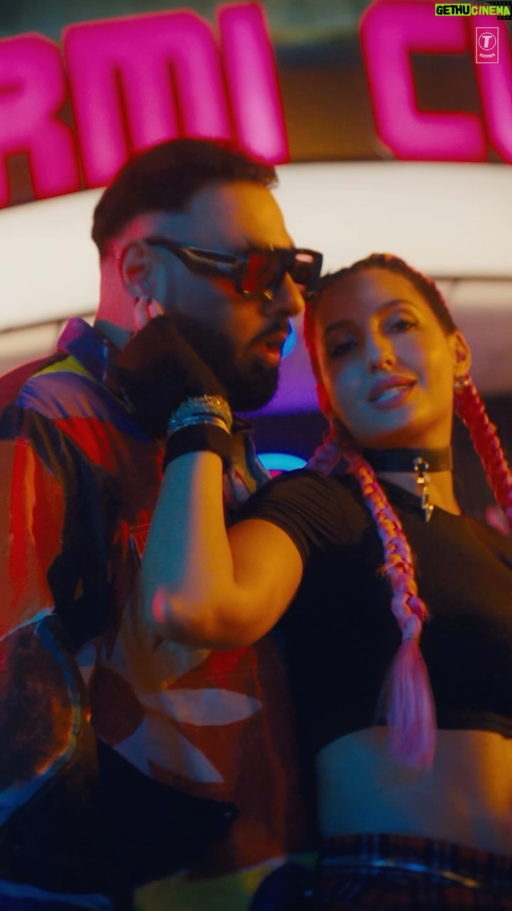 Payal Dev Instagram - Bringing the heat with #Zaalim! Let’s get this party started 🔥🎶
Song Out Now
#tseries #BhushanKumar @tseries.official @badboyshah @norafatehi @adityadevmusic @abderrafia_elabdioui @rajitdev @thegarmiclub