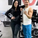 Scarlet Ortiz Instagram – Y así va el asunto! El asunto es vencer el auto sabotaje 😅🥹 me he sentido algo “extraña” se acerca mi cumpleaños 50 🎉 y tengo sentimientos encontrados 🤦🏻‍♀️ Gracias 🙏🏻 @walterlfit que no me deja ni pensar jajajajjaja cuando entrenamos 💪🏻 el “asunto” es calmar la mente y mover el esqueleto!