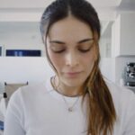 Daniela Calle Instagram - 1. Amo amo amo esta cancion de @noahkahanmusic 
2. Era *left…🫣