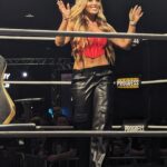 Mandy Rose Instagram - Photo dump! 🌹 ➡️ What an amazing weekend in Manchester, UK 🇬🇧 ! Can’t express how grateful I am for all my fans all around the world ❤️🙏🏻🥹

Thank you @ftlowrestling for the warm welcome! 🤗 

Styled by @styledbylmc 
Make up @holliefitzmartinmakeup 
Hair @leahknivetonhair