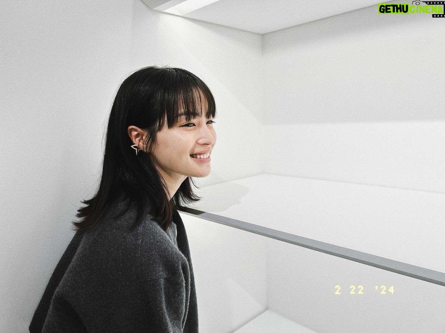 Suzu Hirose Instagram - Ombre Blossom Collection✳︎
thank you @louisvuitton
#LVFineJewelry