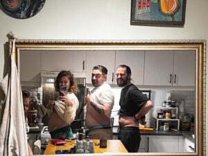Burcu Biricik Instagram - Ehehe saçmasapan bir seri 🤓🤘
Not:Özür dilerim @skunkkie & @bugra.alkiroglu bunu tabbi ki paylaşacaktım 🙃😘