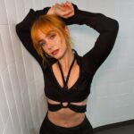 Clara Galle Instagram - Ya estoy leyendo las solicitudes para la estación de primavera, gracias por el interés. Me temo que primero voy a centrarme en mi recuperación.  @laresistencia 💀🍯