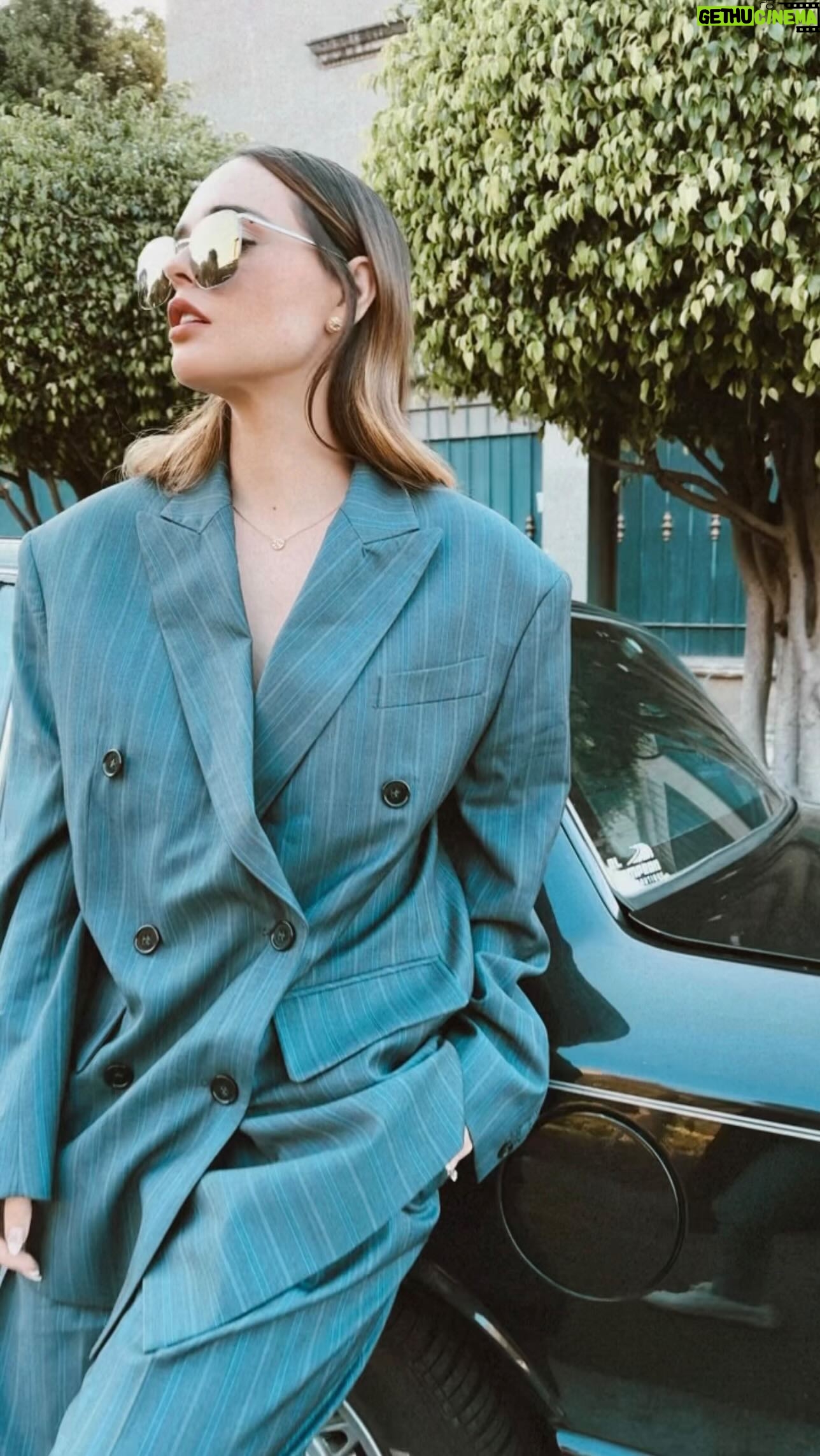 Fabiola Guajardo Instagram - Por las calles de esta ciudad con mi suit favorito de la nueva colección de @hm studio #SS24
Disponible desde el 29 de febrero con piezas limitadas ⭐️✨ #publicidad