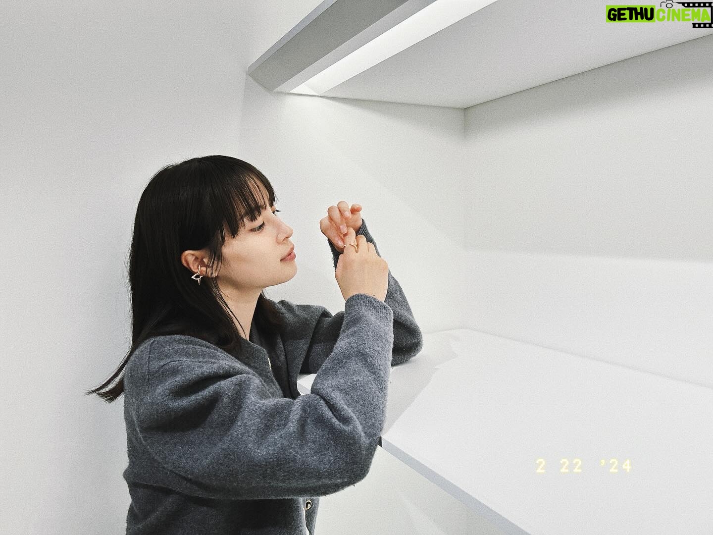 Suzu Hirose Instagram - Ombre Blossom Collection✳︎
thank you @louisvuitton
#LVFineJewelry
