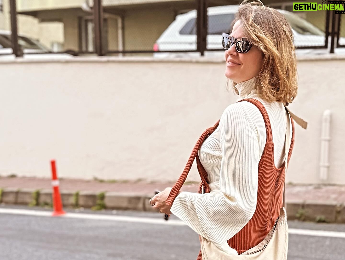 Burcu Biricik - 390.9K Likes - Ehehe saΓ§masapan bir seri π€π€
Not:ΓzΓΌr dilerim @skunkkie & @bugra.alkiroglu bunu tabbi ki paylaΕacaktΔ±m ππ