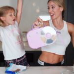 Jésica Cirio Instagram – ¡PREPARANDO LA LUNCHERA!
No puedo creer que Chloe ya arrancó Primer Grado 🥹
Me encanta poner en su lunchera un poquito de todo y que tenga diferentes opciones saludables para elegir. 🥞🫐
Ustedes, ¿qué otros alimentos sumarían a su merienda? ☺️
