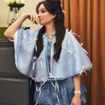 Regina Blandón Instagram – ¡Ya pueden ver #PRISCILLA de Sofía Coppola en @mubilat! ¡Está 😍!
Para festejar el estrenazo, @mubilat y @elle_mexico me invitaron a este photoshoot (con fotos de la master de masters @lagardenuria 🥰❤️) inspirado en la película.
Y además, aquí les dejo 30 días de MUBI GRATIS 😱🥹: mubi.com/reginablandon
Pa que vean esta y muchas más películas del catálogo brutal que tiene MUBI 🤩.
Créditos:
Producción: @momoroom_ @monsecastera @soyanaportugal
Fotógrafa: @lagardenuria
MUA: @fernanda.acuna
Hair: @clo.stylistroom
Stylist: @void_4
Asistente Stylist: @ultr4papi
Dirección de arte y set design: @covadongga, @thiscanhappen2