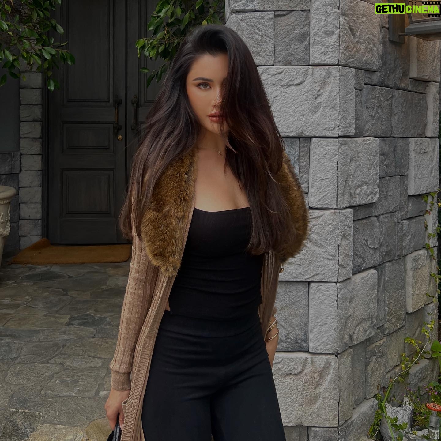 Praya Lundberg Instagram - Sometimes even when you don’t feel like it you just gotta get dressed get up and get going 🐻