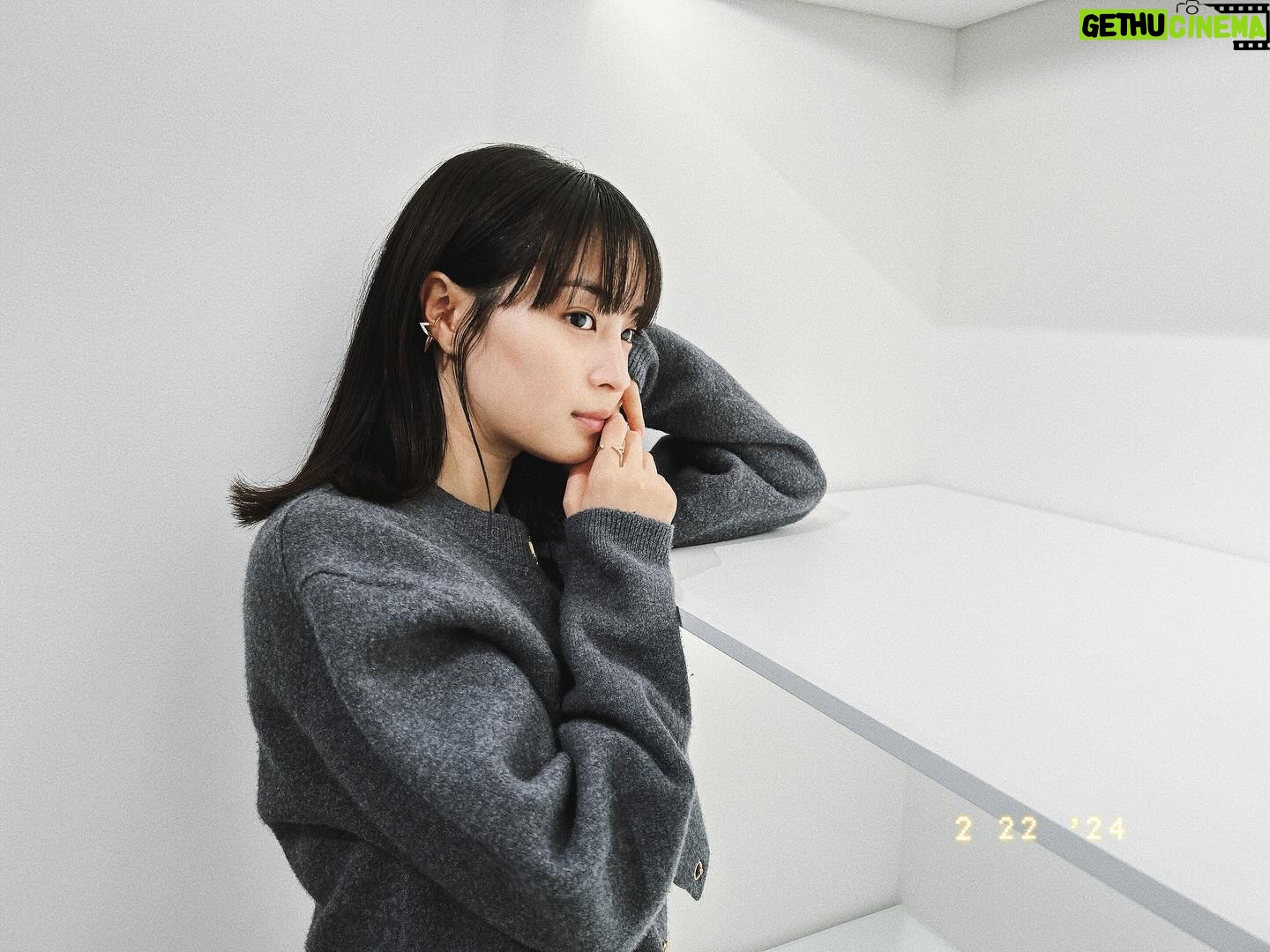 Suzu Hirose Instagram - Ombre Blossom Collection✳︎
thank you @louisvuitton
#LVFineJewelry