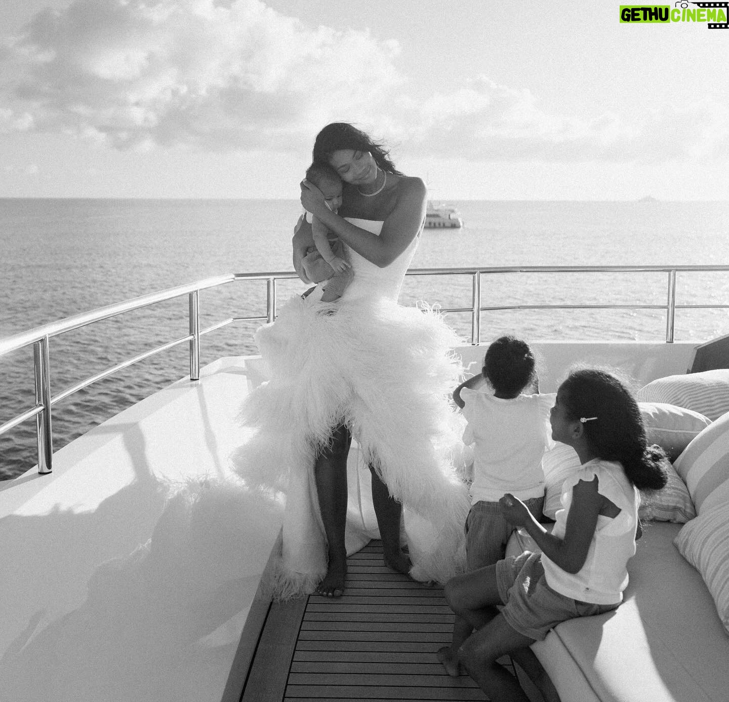 Chanel Iman Instagram - Precious moments with my girls 📸 @corbingurkin @voguemagazine @vogueweddings ❤️