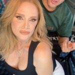Erika Buenfil Instagram – Te amo brillos @erikabuenfil50 #😍
