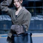 Park Ji-hu Instagram - @prada #PradaBuckle 💼📸
