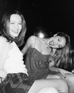 Maude Apatow Instagram - sisters😲