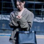 Park Ji-hu Instagram - @prada #PradaBuckle 💼📸