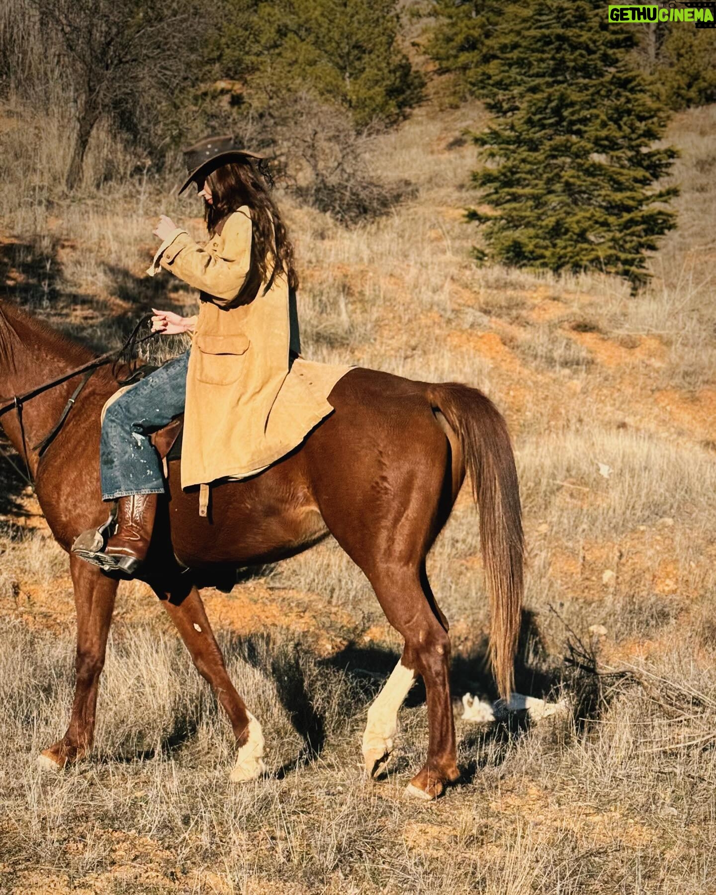 Dilan Çiçek Deniz Instagram - Yee-haw 🤠
