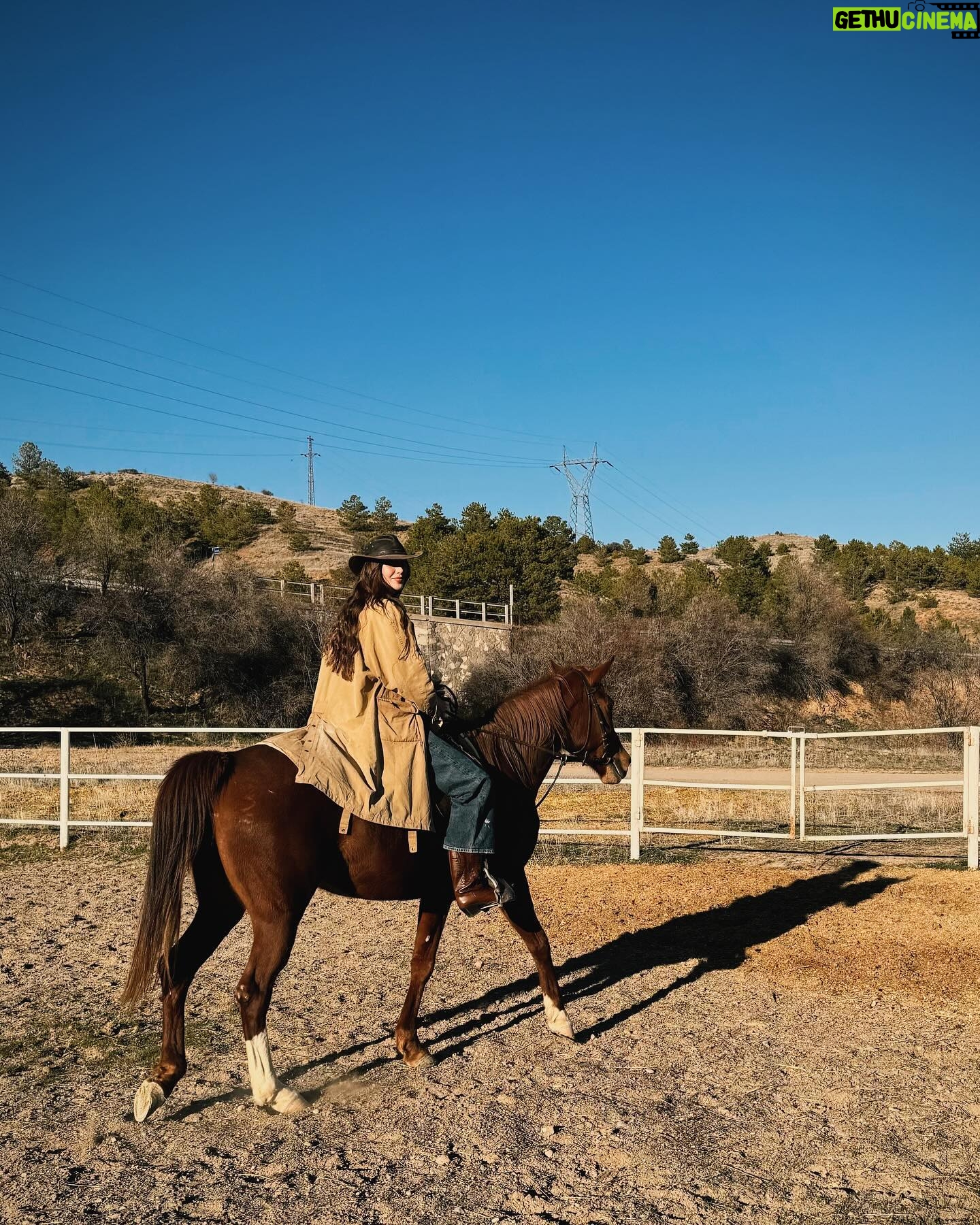 Dilan Çiçek Deniz Instagram - Yee-haw 🤠