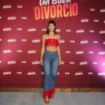 Esmeralda Pimentel Instagram - UN BUEN DIVORCIO a partir del 1 de marzo por @vix 

No saben la belleza y el orgullo que es ser parte de esta historia y de este equipo. 

Gracias @claudiaalvarezo @gustavoegelhaaf por ser los compañeros más generosos y divertidos. A mi querido @billyrovzar por ser el mejor capitán y por crear una historia llena de alma, a mi @ponchuspineda por ser brújula, amigo y guía en el set, a @jero_rod por tu arte en la cámara, @ericasanchezsu @thelemonstudios @elrovzar por hacer que este sueño fuera posible. @vix @vgratteri @carlagomez_prod por ser la casita de esta historia.
A todo el equipo, delante y detrás de cámaras por llenar el set de alma, talento, compañerismo, generosidad, risas.

Pelito: @ernestovargas_hair