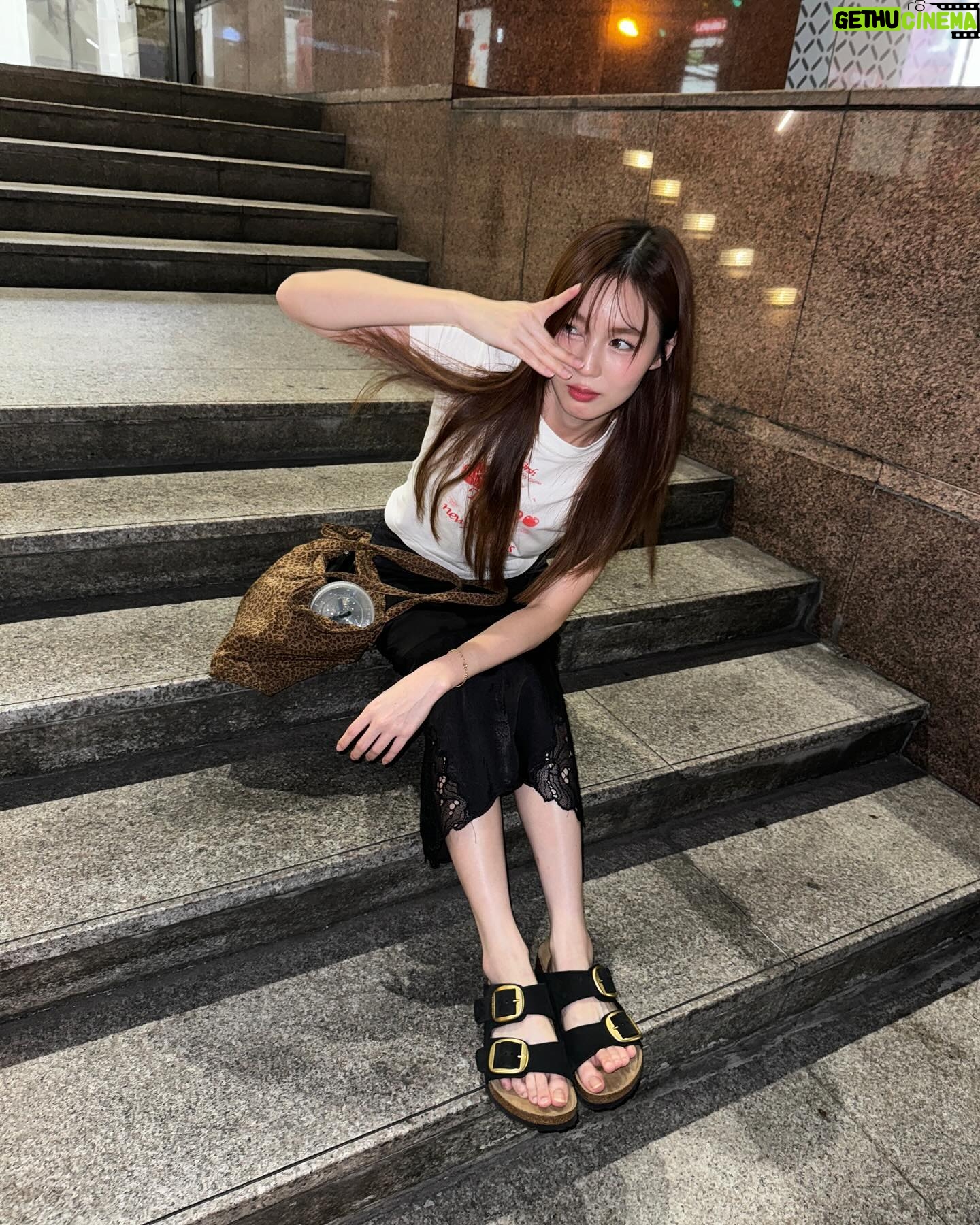 Pattranite Limpatiyakorn Instagram - Asok night vibes