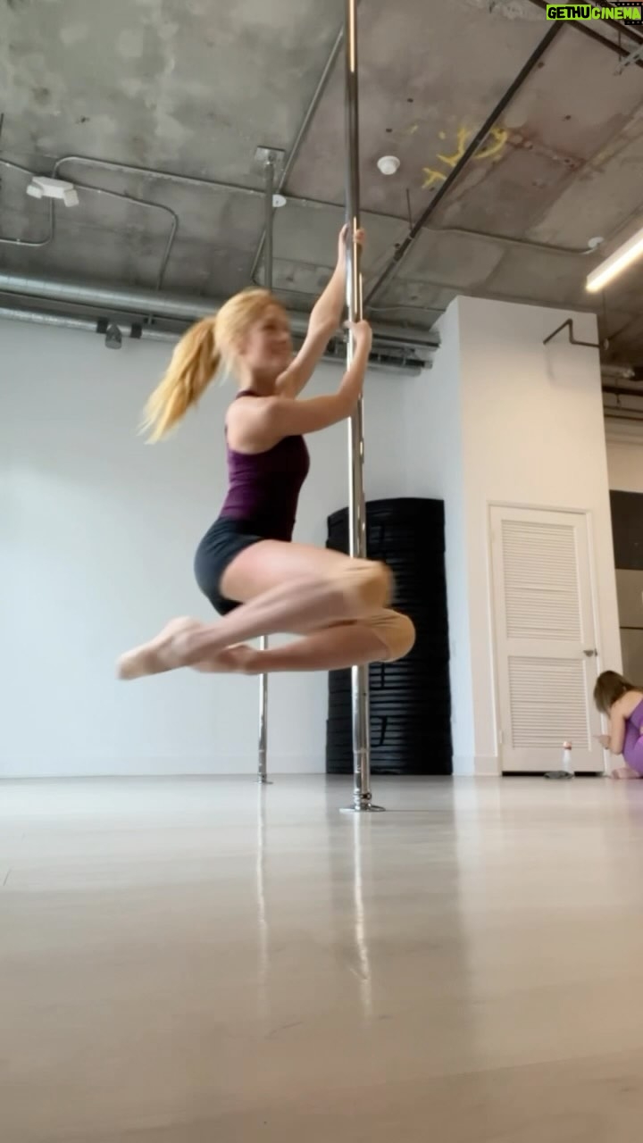 Katherine McNamara Instagram - Itβs #LeapDay - might as well jump! ππ