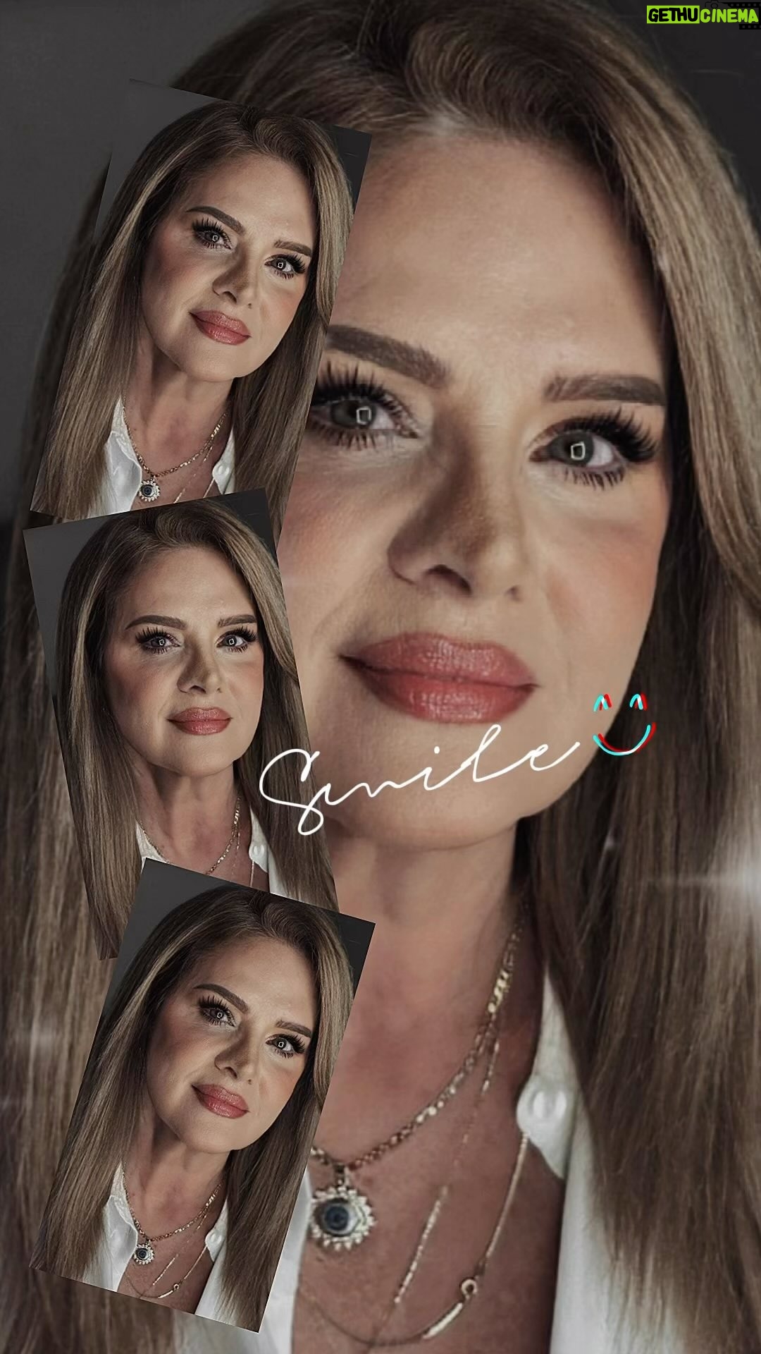 Erika Buenfil Instagram - Bailar,sonreír, amar, ser feliz, simplemente mujer #makeup @vicoguadarrama