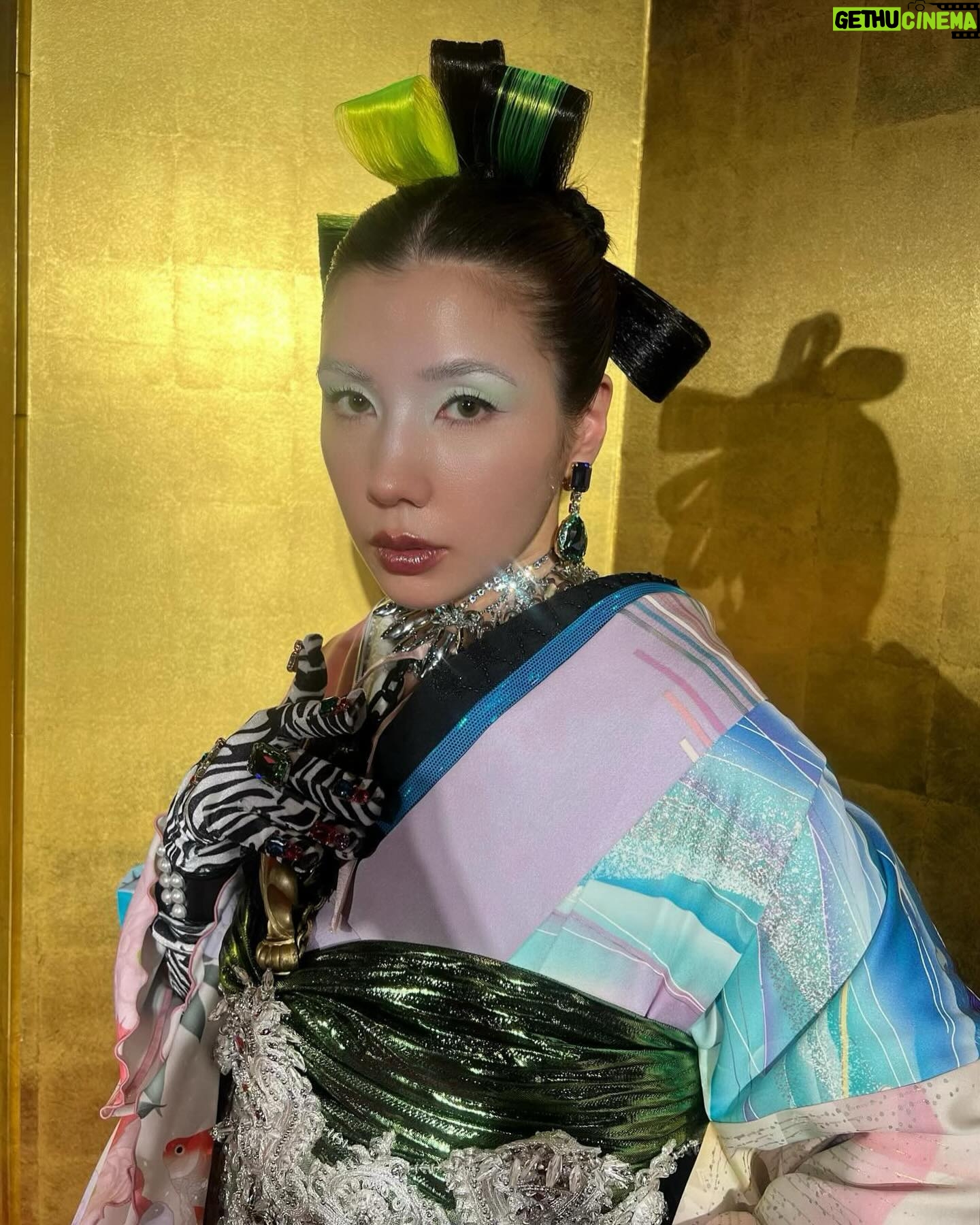 Riisa Naka Instagram - 🎎♥️🍑🌸💕🪭
@aedam_furisode
@rumirockstore
@kimonobynadeshiko
@tanakadaisuke_official
@harumi_showroom
@pameopose
@sui_tokyo
@yoshikokajitani
@citronbijoux
@_tokyo_bopper_
@antipulltab
hair and make @sakiemiura
styling @endorika