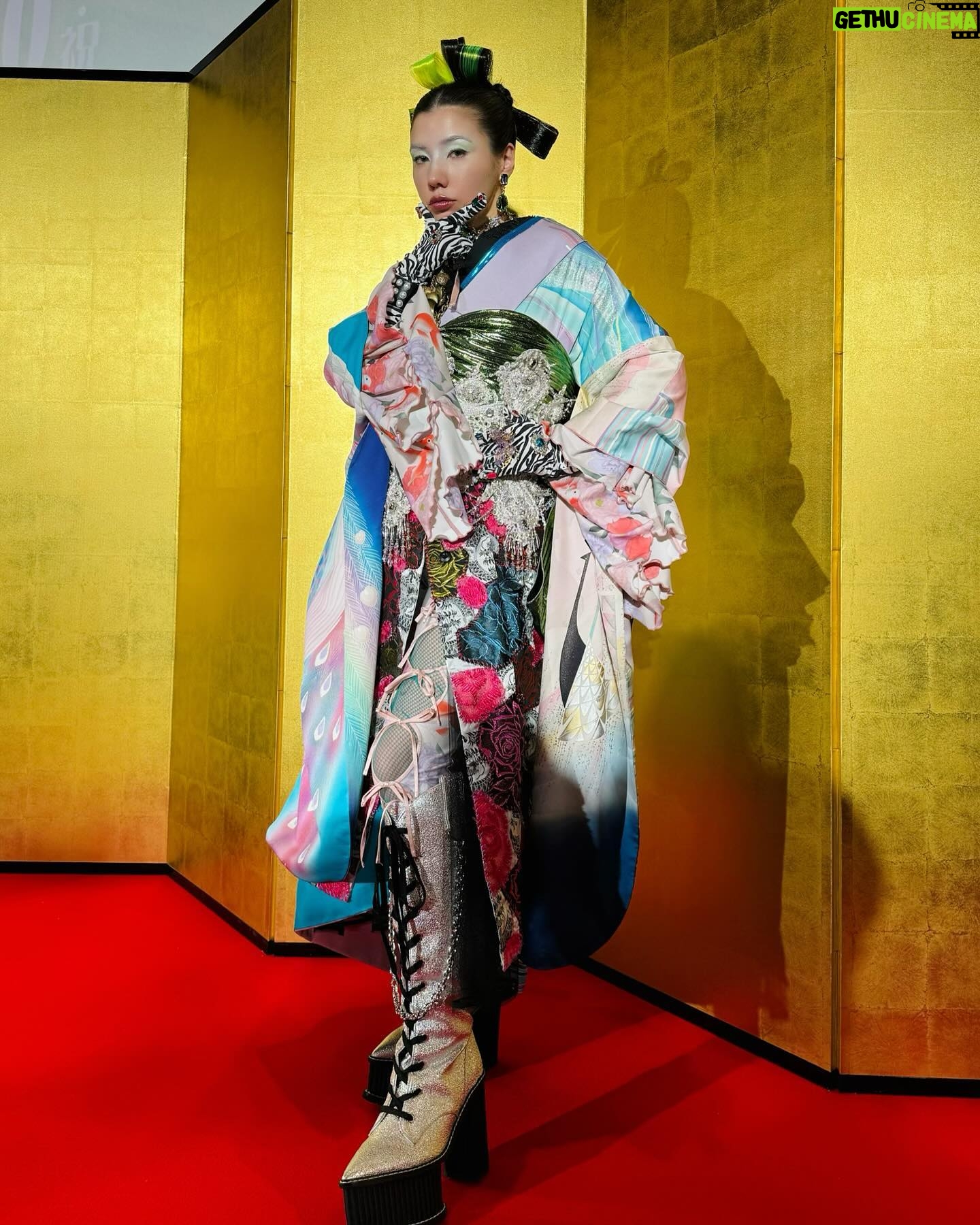 Riisa Naka Instagram - 🎎♥️🍑🌸💕🪭
@aedam_furisode
@rumirockstore
@kimonobynadeshiko
@tanakadaisuke_official
@harumi_showroom
@pameopose
@sui_tokyo
@yoshikokajitani
@citronbijoux
@_tokyo_bopper_
@antipulltab
hair and make @sakiemiura
styling @endorika
