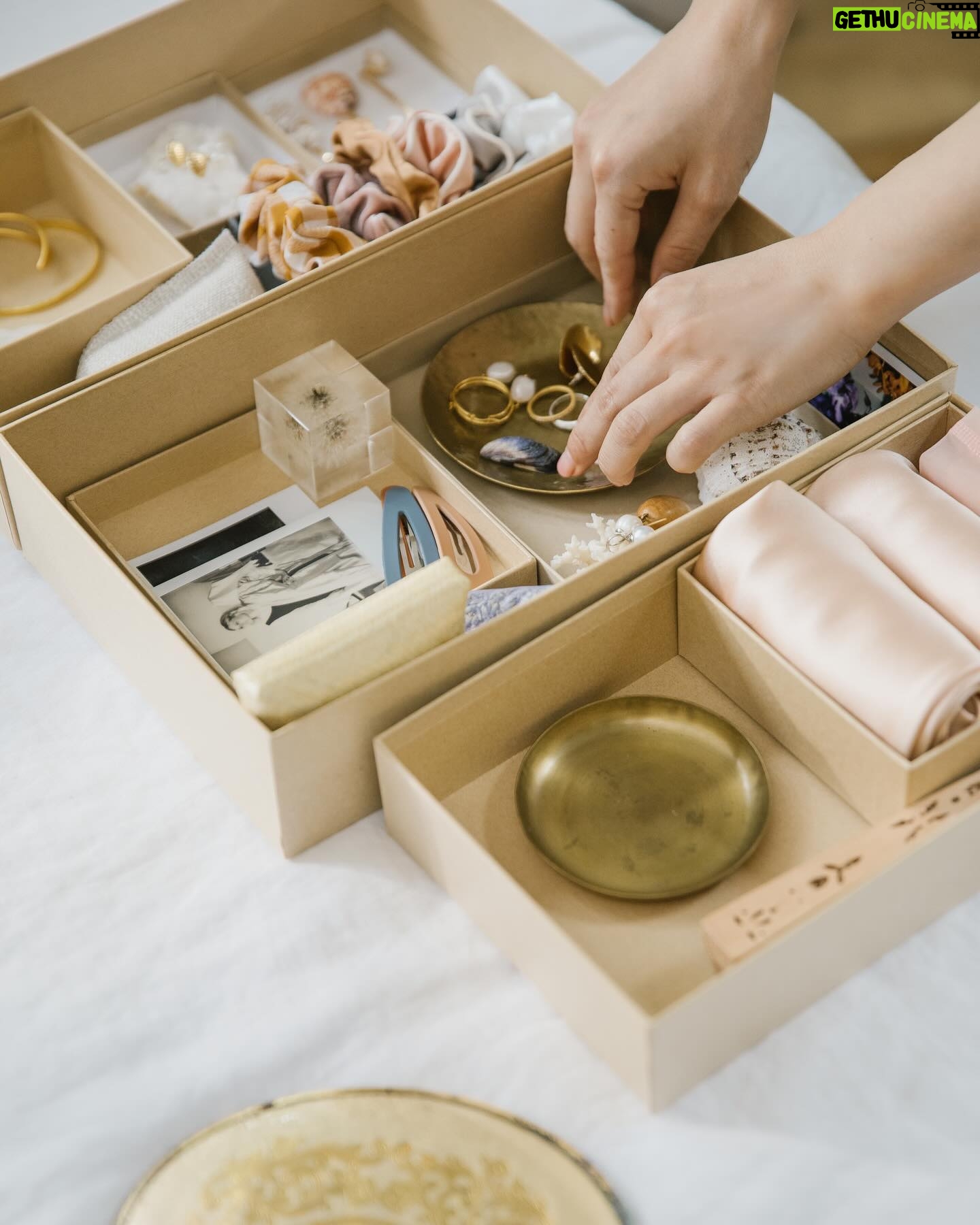 Marie Kondo Instagram - I love to hear about stories of how you heard about me and about how the KonMari Method changed your life✨ It would spark so much joy to hear about your experiences! What is your KonMari story? Has anything changed for you after tidying?
#mykonmari #sparkjoy #konmarimethod #organization #mariekondo