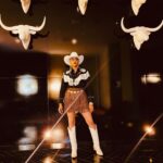LeToya Luckett Instagram - ✨RODEO SHOW✨

The way I danced in my @pintoranch outfit last night for @bunb takeover at @rodeohouston last night babyyyyyyyyyy! 💃🏽💃🏽💃🏽

✨  @pintoranch from head to toe 🤠