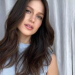Melissa Benoist Instagram - 🩵 today for #thegirlsonthebus press junket with my beautiful silly goose @natashabehnam 
@streamonmax March 14th is so soon!

@jennakristina @davestanwell @thomascarterphillips