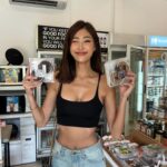 Keerati Mahapreukpong Instagram - ดีใจทุกครั้งที่ได้เห็นขนมของตัวเอง ในร้าน health shop 🥹💕🤎 จากเมนูมื้อเช้า สู่hobby..ทำไปทำมา จะ3ปี! 🤣🤣 ตอนนี้น้องมัฟฟิ่น ได้ขยายอาณาเขต ไปยังร้านต่างๆ เพื่อให้ทุกคนได้ซื้อกันสะดวกขึ้นแล้วน้า ( ตอนนี้มี 6 locations ละคับ! ) 😁🫶🏽 อยากให้ไปลงร้านไหน แถวไหนอีก ทักไลน์ร้าน @k.its.klean  มาแนะนำได้เลยฮับ! 🍞 อยากให้ทุกคนได้กินขนมคลีนดีๆ ได้อย่างมีความสุข   สุขภาพดีกันนะ! Thank u all for your support & hope you have a healthy and happy life jaa :-)) 🤍 ปล. ถึงกล้วยจะขึ้นราคา!! แต่ค่าขนมเราเท่าเดิมจ้ะ!! 🤣🤣💖🍌