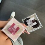 Keerati Mahapreukpong Instagram - ดีใจทุกครั้งที่ได้เห็นขนมของตัวเอง ในร้าน health shop 🥹💕🤎 จากเมนูมื้อเช้า สู่hobby..ทำไปทำมา จะ3ปี! 🤣🤣 ตอนนี้น้องมัฟฟิ่น ได้ขยายอาณาเขต ไปยังร้านต่างๆ เพื่อให้ทุกคนได้ซื้อกันสะดวกขึ้นแล้วน้า ( ตอนนี้มี 6 locations ละคับ! ) 😁🫶🏽 อยากให้ไปลงร้านไหน แถวไหนอีก ทักไลน์ร้าน @k.its.klean  มาแนะนำได้เลยฮับ! 🍞 อยากให้ทุกคนได้กินขนมคลีนดีๆ ได้อย่างมีความสุข   สุขภาพดีกันนะ! Thank u all for your support & hope you have a healthy and happy life jaa :-)) 🤍 ปล. ถึงกล้วยจะขึ้นราคา!! แต่ค่าขนมเราเท่าเดิมจ้ะ!! 🤣🤣💖🍌